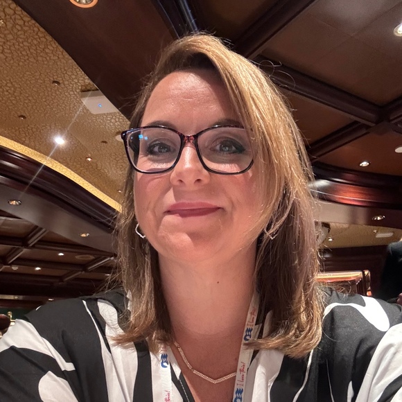 Meet your Posher, Jennifer - Picture 1 of 1